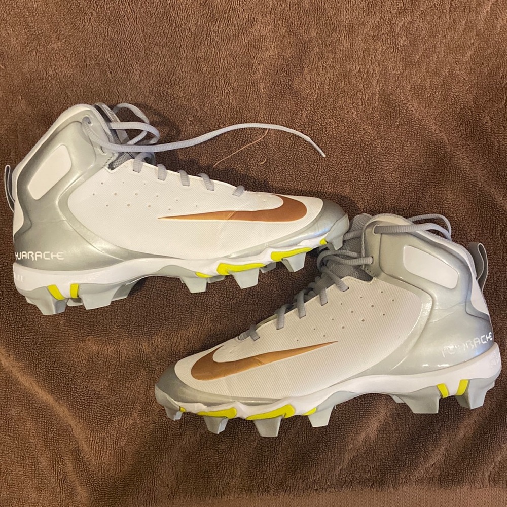 NIKE Huarache Hightop Cleats
